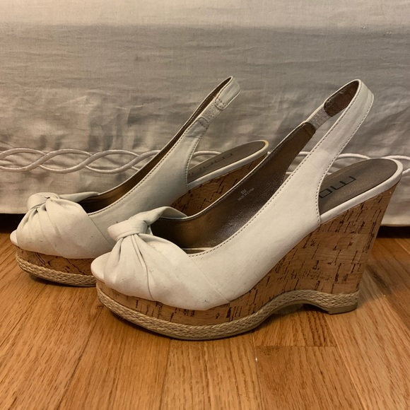 moda spana wedge